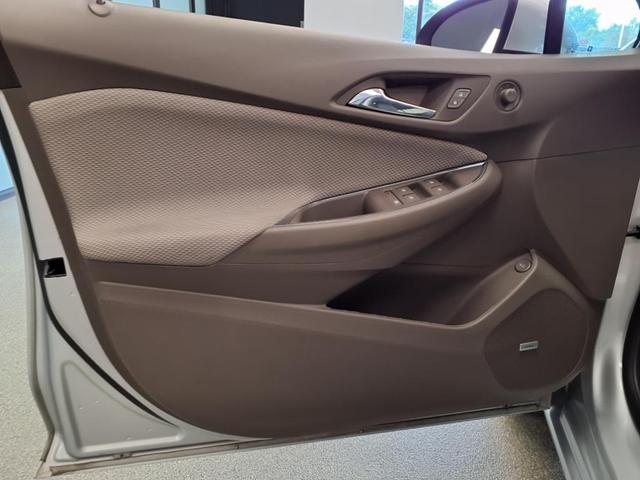 Photo of 2018 Silver Ice Metallic Chevrolet Cruze