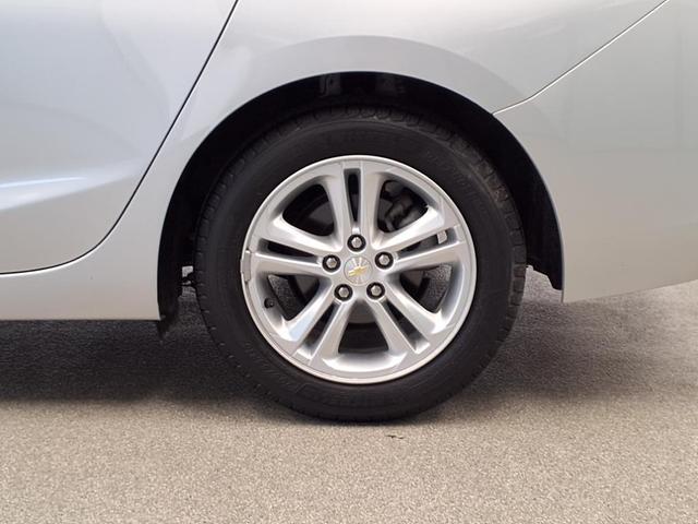 Photo of 2018 Silver Ice Metallic Chevrolet Cruze