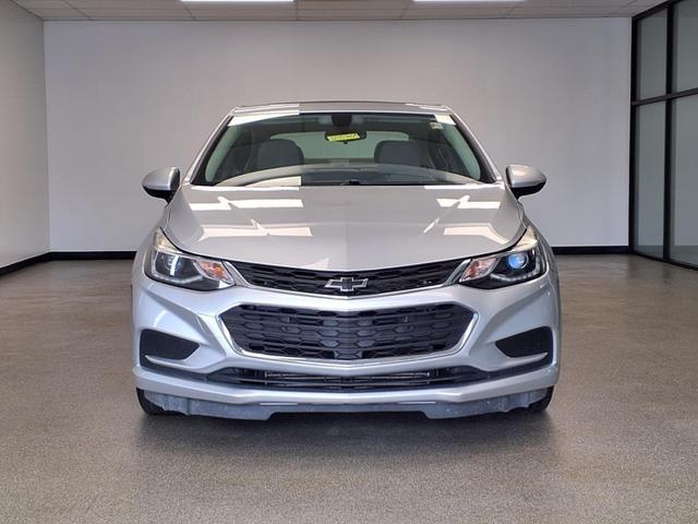 Photo of 2018 Silver Ice Metallic Chevrolet Cruze