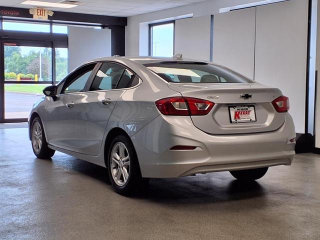 Photo of 2018 Silver Ice Metallic Chevrolet Cruze