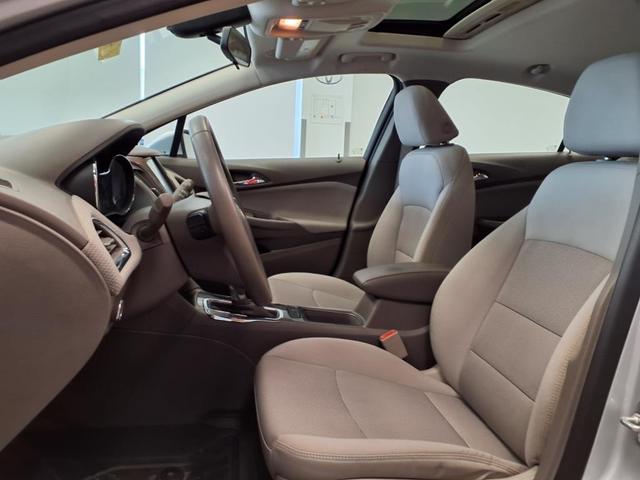 Photo of 2018 Silver Ice Metallic Chevrolet Cruze