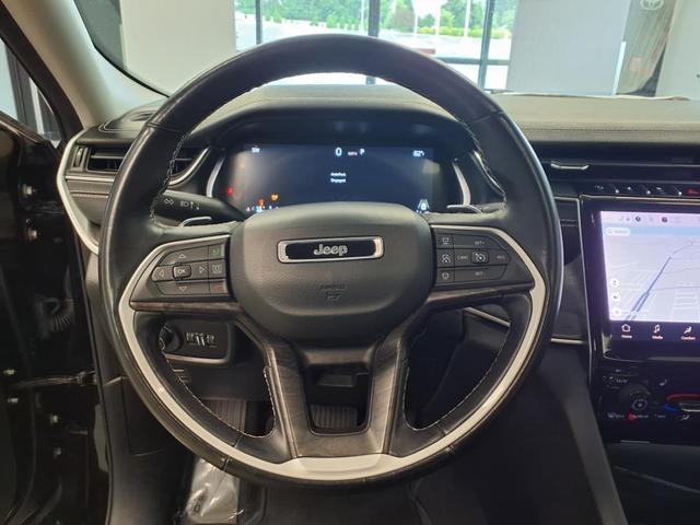 Photo of 2022 Diamond Black Crystal Pearlcoat Jeep Grand Cherokee