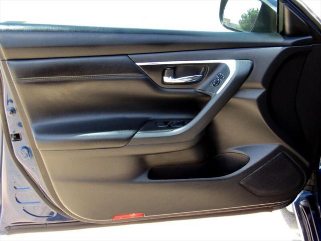 Photo of 2016 Storm Blue Nissan Altima