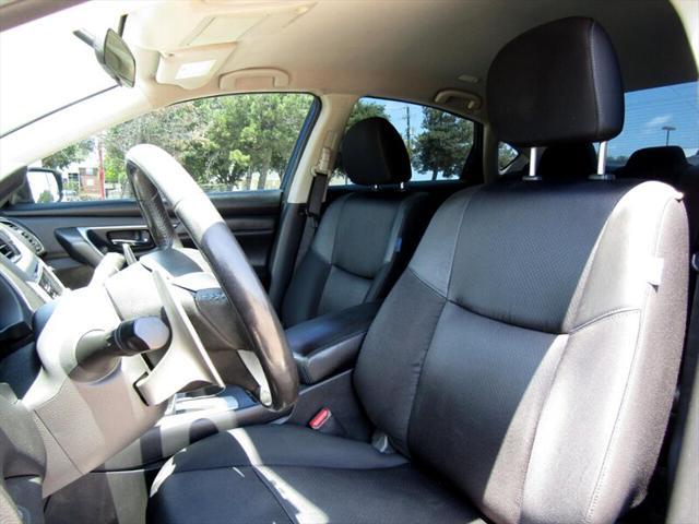 Photo of 2016 Storm Blue Nissan Altima