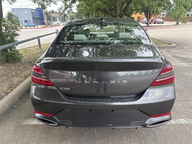 Photo of 2025 Makalu Gray Mica Genesis G70