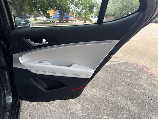 Photo of 2025 Makalu Gray Mica Genesis G70