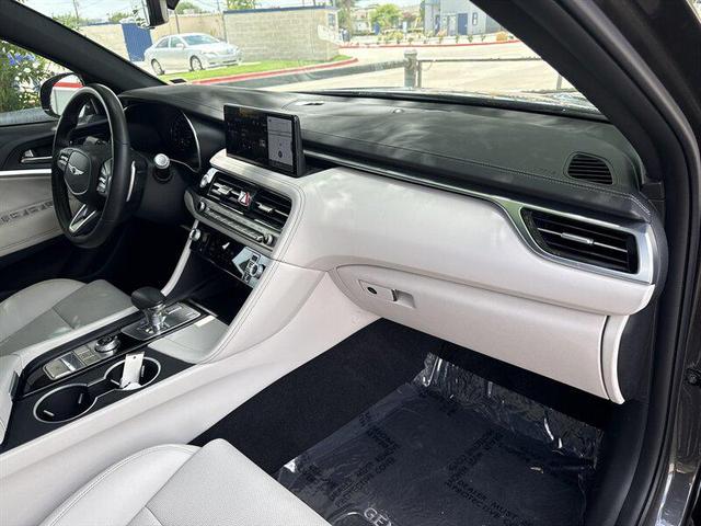 Photo of 2025 Makalu Gray Mica Genesis G70