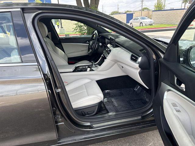 Photo of 2025 Makalu Gray Mica Genesis G70