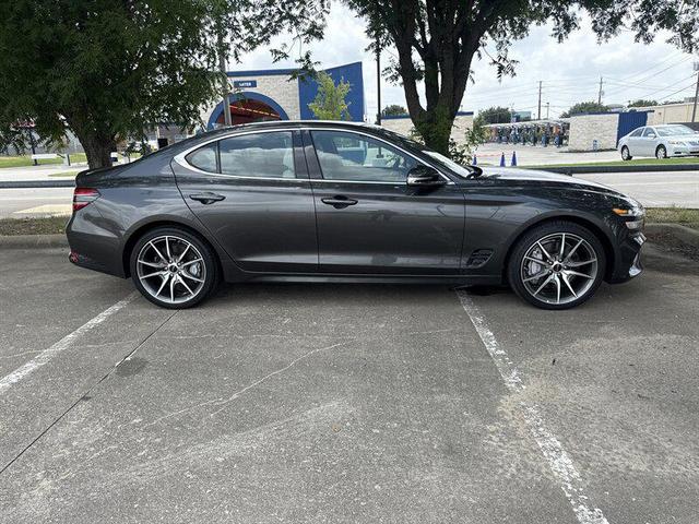 Photo of 2025 Makalu Gray Mica Genesis G70