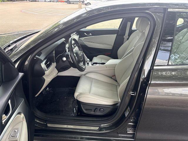 Photo of 2025 Makalu Gray Mica Genesis G70
