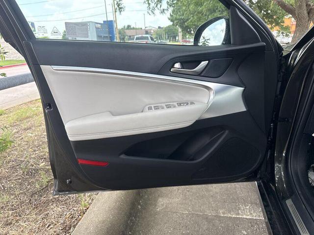 Photo of 2025 Makalu Gray Mica Genesis G70