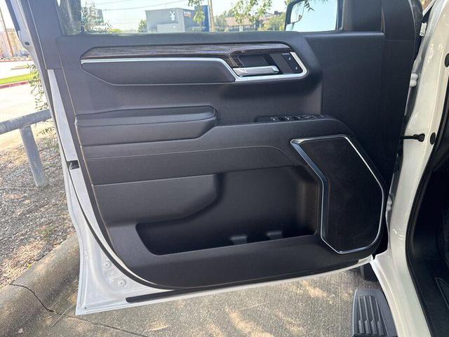 Photo of 2024 Summit White GMC Sierra 1500