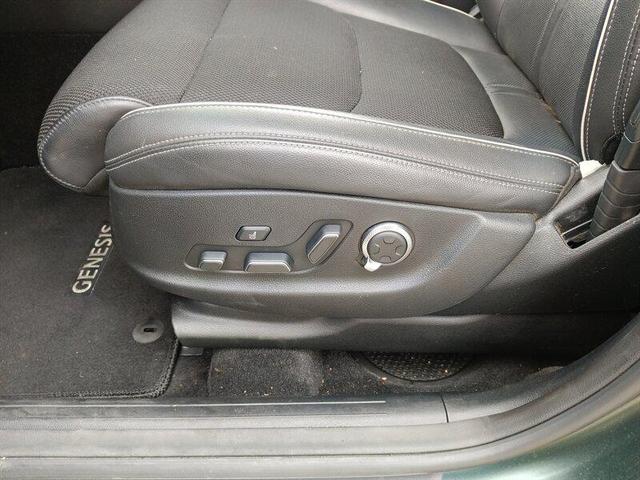 Photo of 2023 Cardiff Green Pearl Genesis GV70