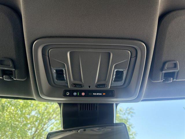 Photo of 2025 Summit White GMC Sierra 1500