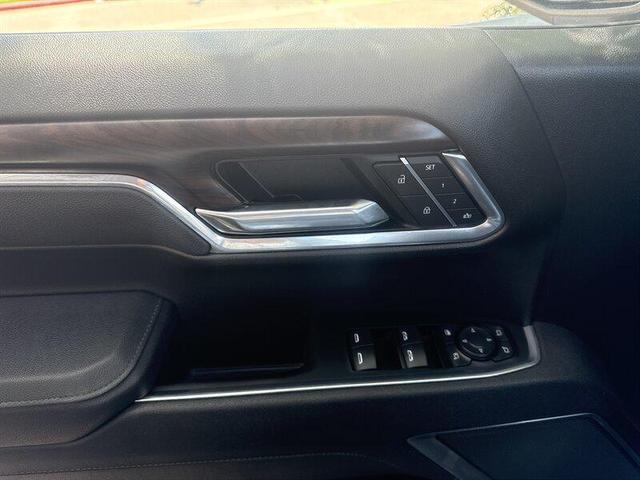 Photo of 2025 Summit White GMC Sierra 1500