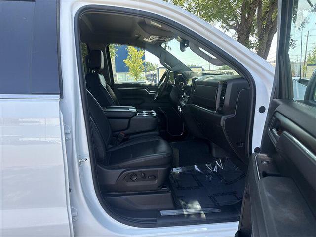 Photo of 2025 Summit White GMC Sierra 1500