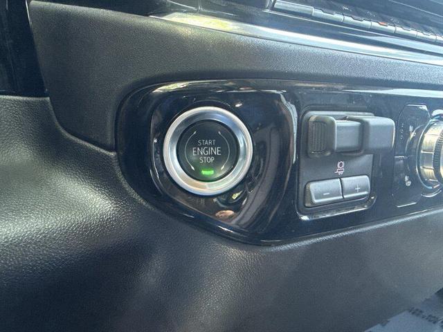 Photo of 2025 Summit White GMC Sierra 1500