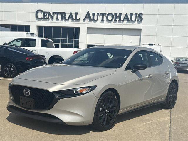 Photo of 2025 Platinum Quartz Metallic Mazda Mazda3