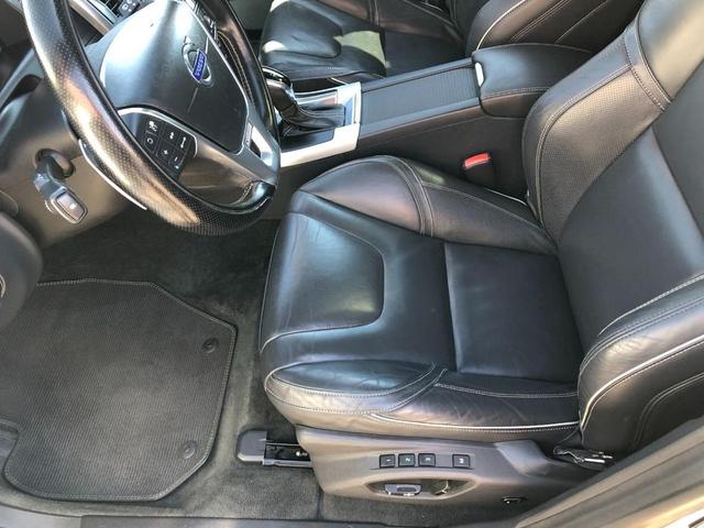 Photo of 2015 Crystal White Pearl Volvo XC60