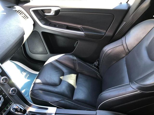 Photo of 2015 Crystal White Pearl Volvo XC60