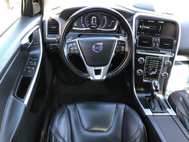 Photo of 2015 Crystal White Pearl Volvo XC60