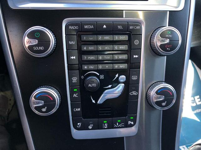 Photo of 2015 Crystal White Pearl Volvo XC60