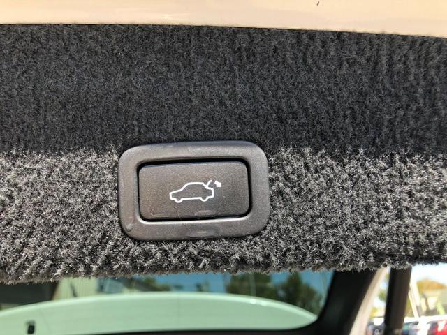 Photo of 2015 Crystal White Pearl Volvo XC60