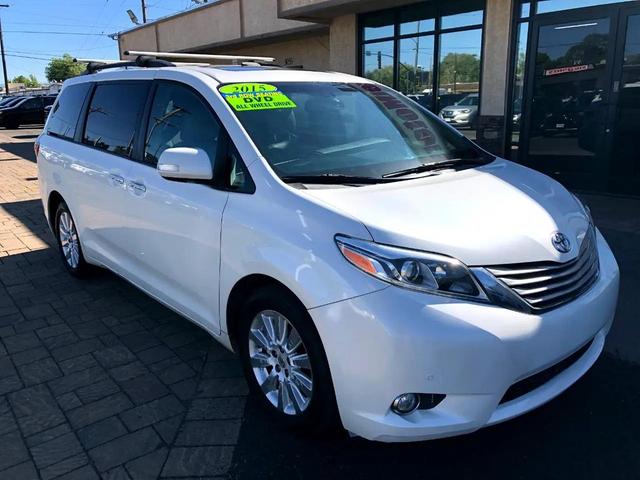 Photo of 2015 Blizzard Pearl Toyota Sienna