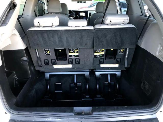 Photo of 2015 Blizzard Pearl Toyota Sienna