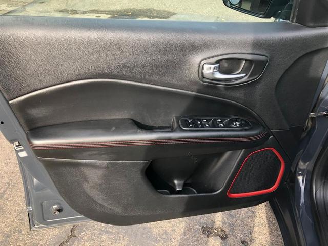 Photo of 2018 Gray Jeep Compass