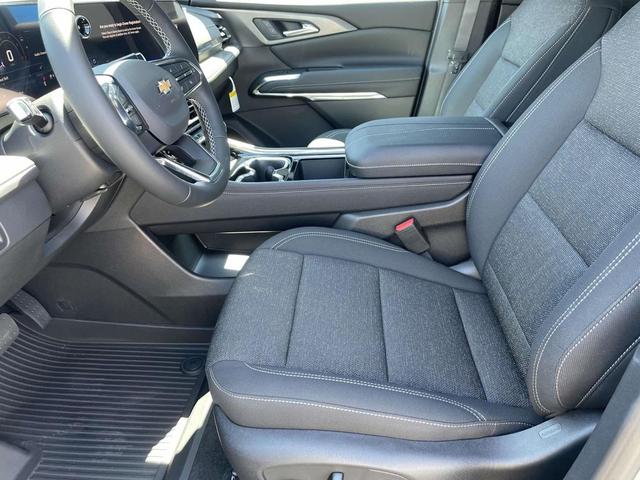 Photo of 2026 Sterling Gray Metallic Chevrolet Traverse