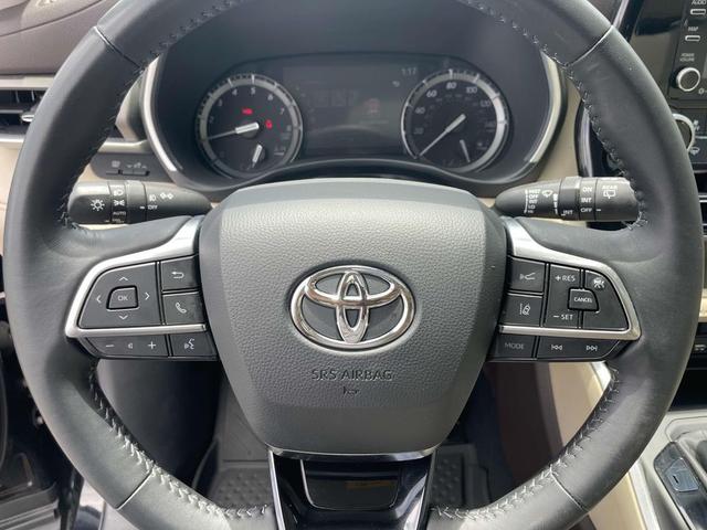 Photo of 2020 Midnight Black Metallic Toyota Highlander