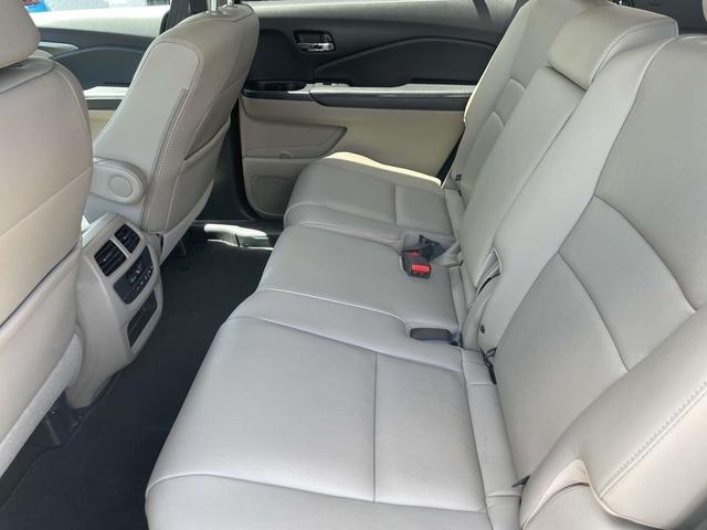 Photo of 2018 White Diamond Pearl Honda Pilot