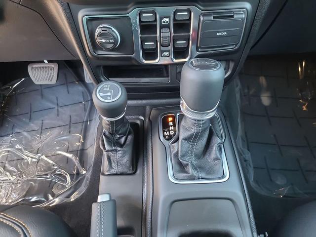 Photo of 2025 Black Clearcoat Jeep Gladiator