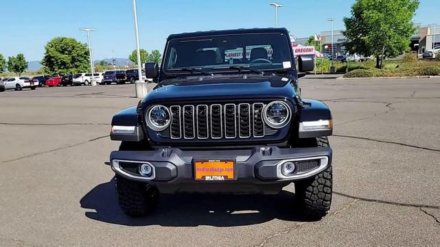 Photo of 2025 Black Clearcoat Jeep Gladiator