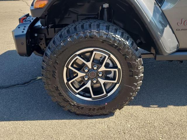 Photo of 2025 Granite Crystal Metallic Clearcoat Jeep Gladiator