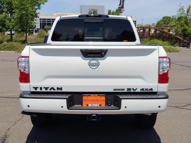 Photo of 2024 Glacier White Nissan Titan
