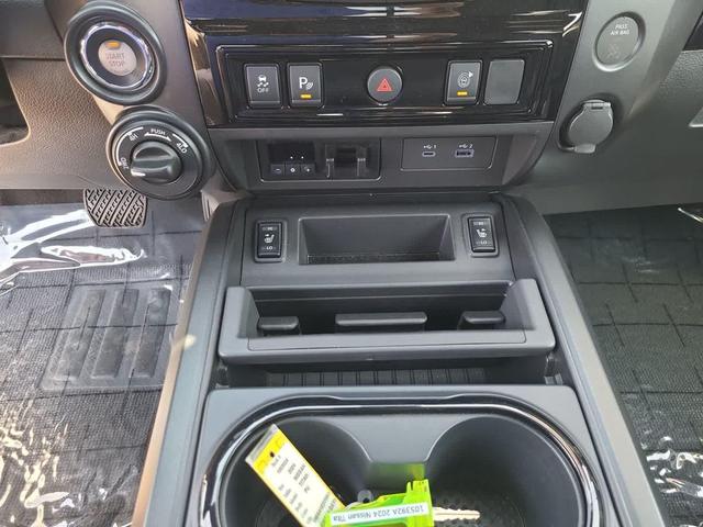 Photo of 2024 Glacier White Nissan Titan