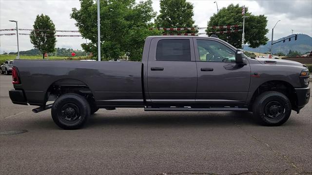 Photo of 2025 Granite Crystal Metallic Clearcoat RAM 2500