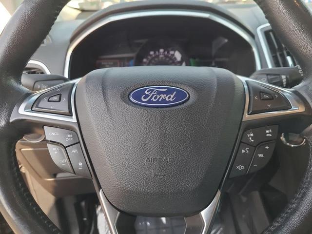 Photo of 2019 Agate Black Metallic Ford Edge