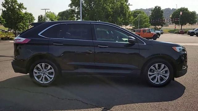 Photo of 2019 Agate Black Metallic Ford Edge