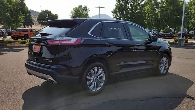 Photo of 2019 Agate Black Metallic Ford Edge