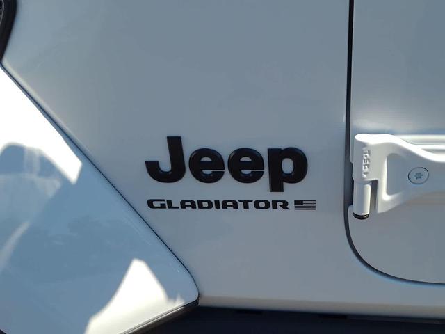 Photo of 2025 Bright White Clearcoat Jeep Gladiator