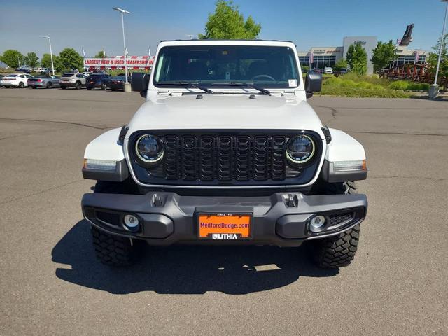 Photo of 2025 Bright White Clearcoat Jeep Gladiator