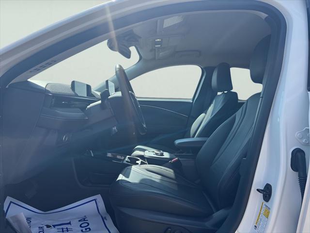 Photo of 2024 White Metallic Ford Mustang Mach-E