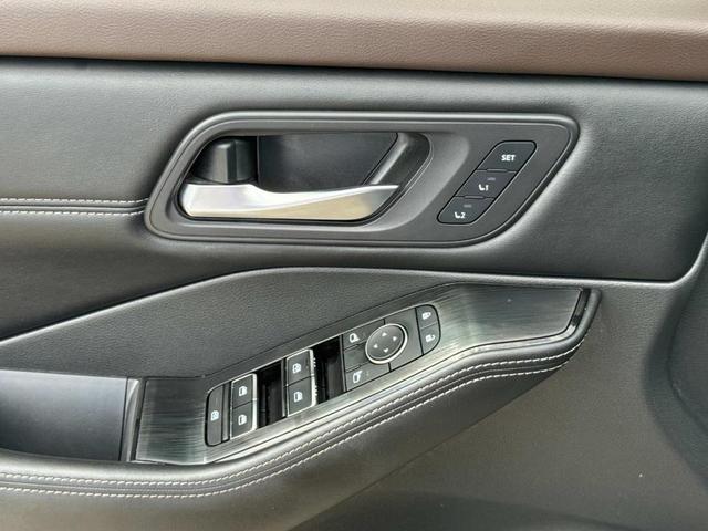 Photo of 2022 Boulder Gray Nissan Rogue