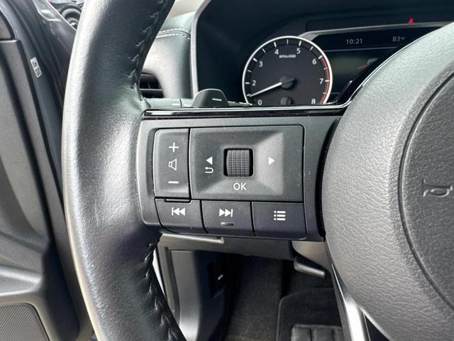 Photo of 2022 Boulder Gray Nissan Rogue
