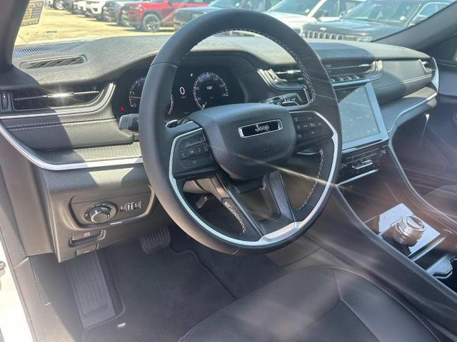 Photo of 2025 Bright White Clearcoat Jeep Grand Cherokee L