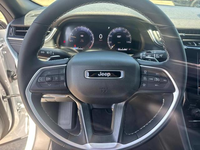 Photo of 2025 Bright White Clearcoat Jeep Grand Cherokee L
