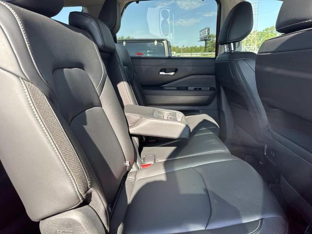 Photo of 2024 Scarlet Ember Nissan Pathfinder